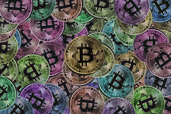比特币首次站上12万美元