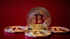 比特币向下触及82000美元枚